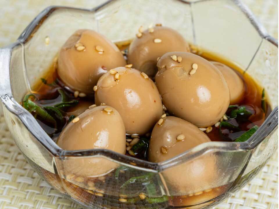 新鮮濃厚！うずらの水煮卵と燻製卵のセット（大容量）｜その他の加工