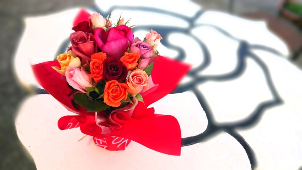 天使のバラマジカルブーケmサイズ 色mix 農家漁師から産地直送の通販 ポケットマルシェ