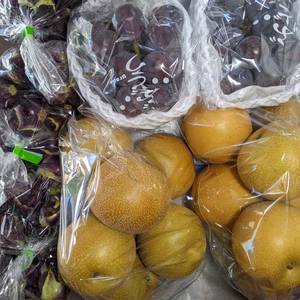 梨とぶどうと丸ナス