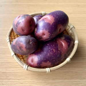 【洗い済】ねっとり食感の派手なじゃがいも「グランドペチカ」