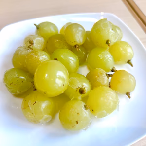 冷凍シャインマスカット（軸付き）1kg 