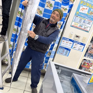 スーパードラゴン太刀魚　205cm 6.2kg 指10本　なんじゃこりゃサイズ