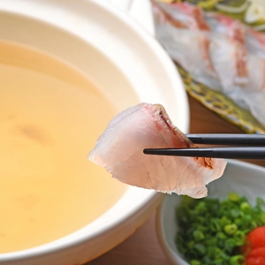 【お鍋でポカポカ】鯛の出汁で締めの雑炊まで食べ尽くす！深みのある旨味の真鯛！