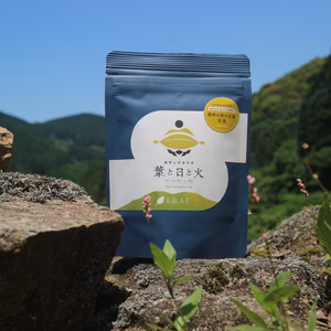 夏に釜炒茶「葉と日と火」（リーフ）
