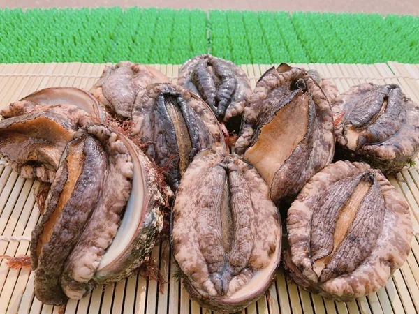 北海道寿都郡寿都町｜歌棄地区アワビ漁業協業体｜小西正尚さんの生産者プロフィール｜ポケットマルシェ｜産直(産地直送)通販 旬の果物・野菜