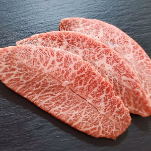放牧黒毛和牛の八崎牛の熟成ミスジ焼肉