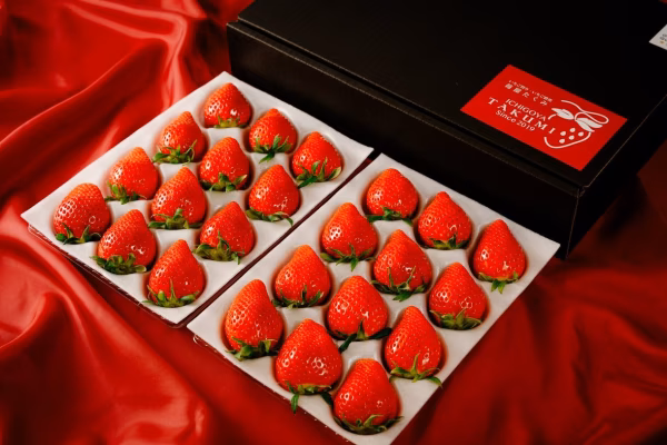 群馬県やよいひめ（いちご）約400gｘ2シート 群馬県いちご品評会最高金賞受賞