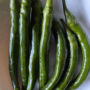 「すなっぴー」と「げきから青トウガラシ」