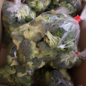 カットブロッコリー　２キロ