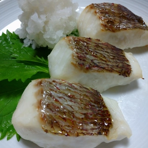 お刺身OK　骨なしすぐお料理　ゆら鯛切り身（40g×10個）約　400g　皮付