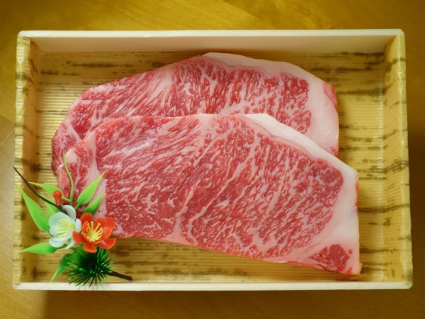 あか牛甲誠牛ステーキ食べ比べ（サーロイン180g×2・モモ150g×2）