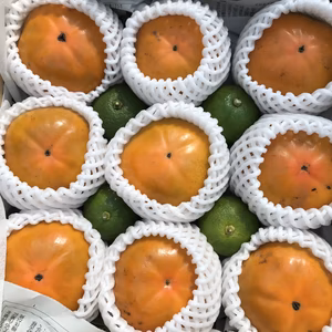 大分県産柿とおまけのスダチ