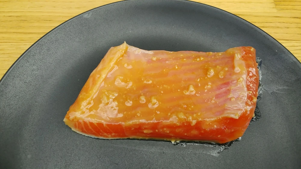 脂のってます！雄勝の銀鮭（刺身用と焼き用のセット）