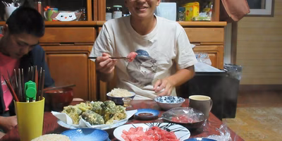 ニワトリの餌を食べてみた