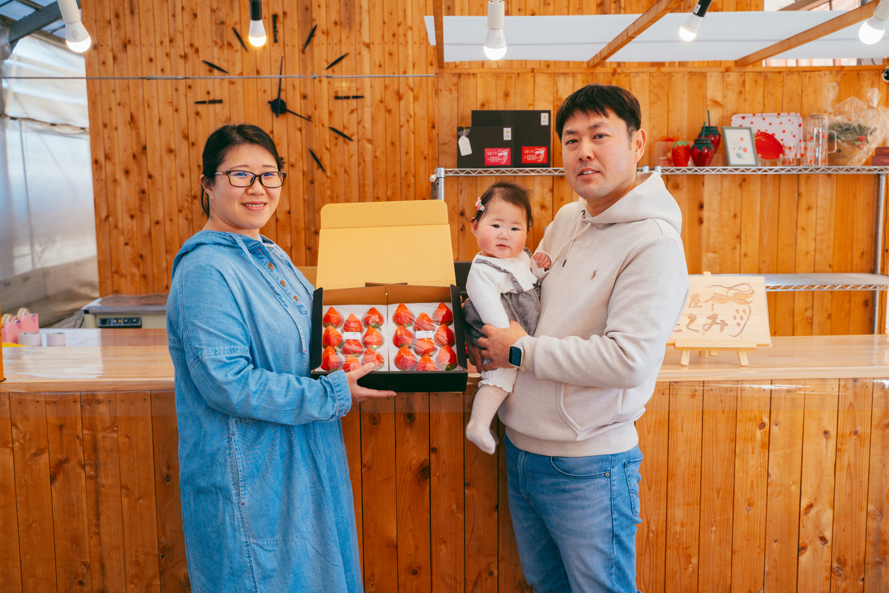 品評会最高金賞受賞 朝採れ甘熟いちご (1箱あたり 400g以上)｜いちごの