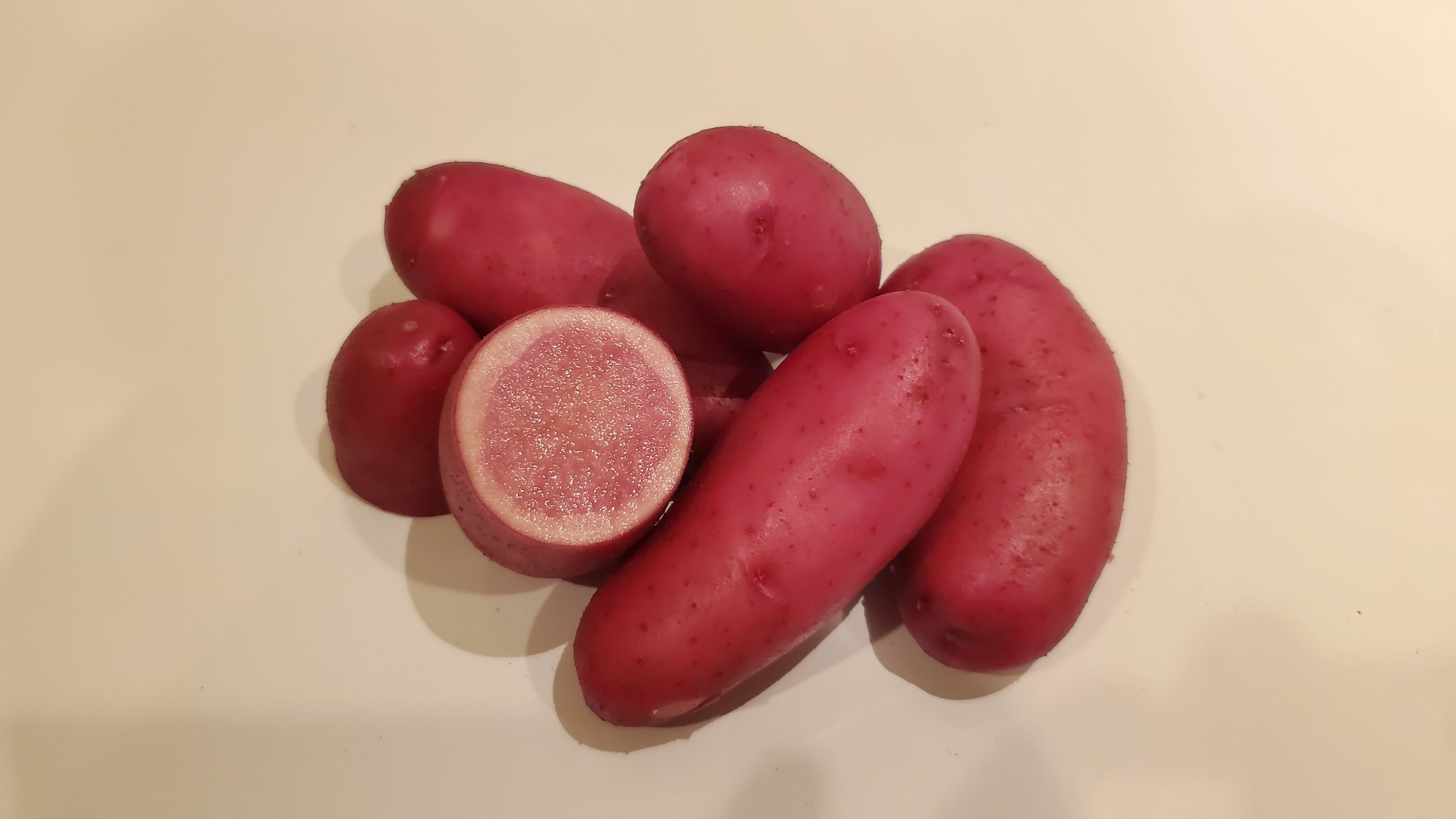 赤いじゃがいも4種食べ比べ レッドムーン ノーザンルビー アンデスレッド タワ 農家漁師から産地直送の通販 ポケットマルシェ