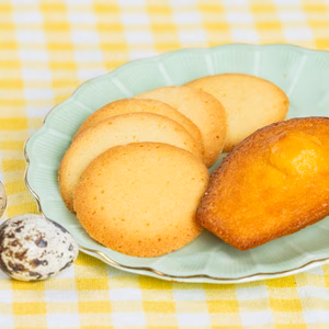 うずらの卵とお菓子セット
