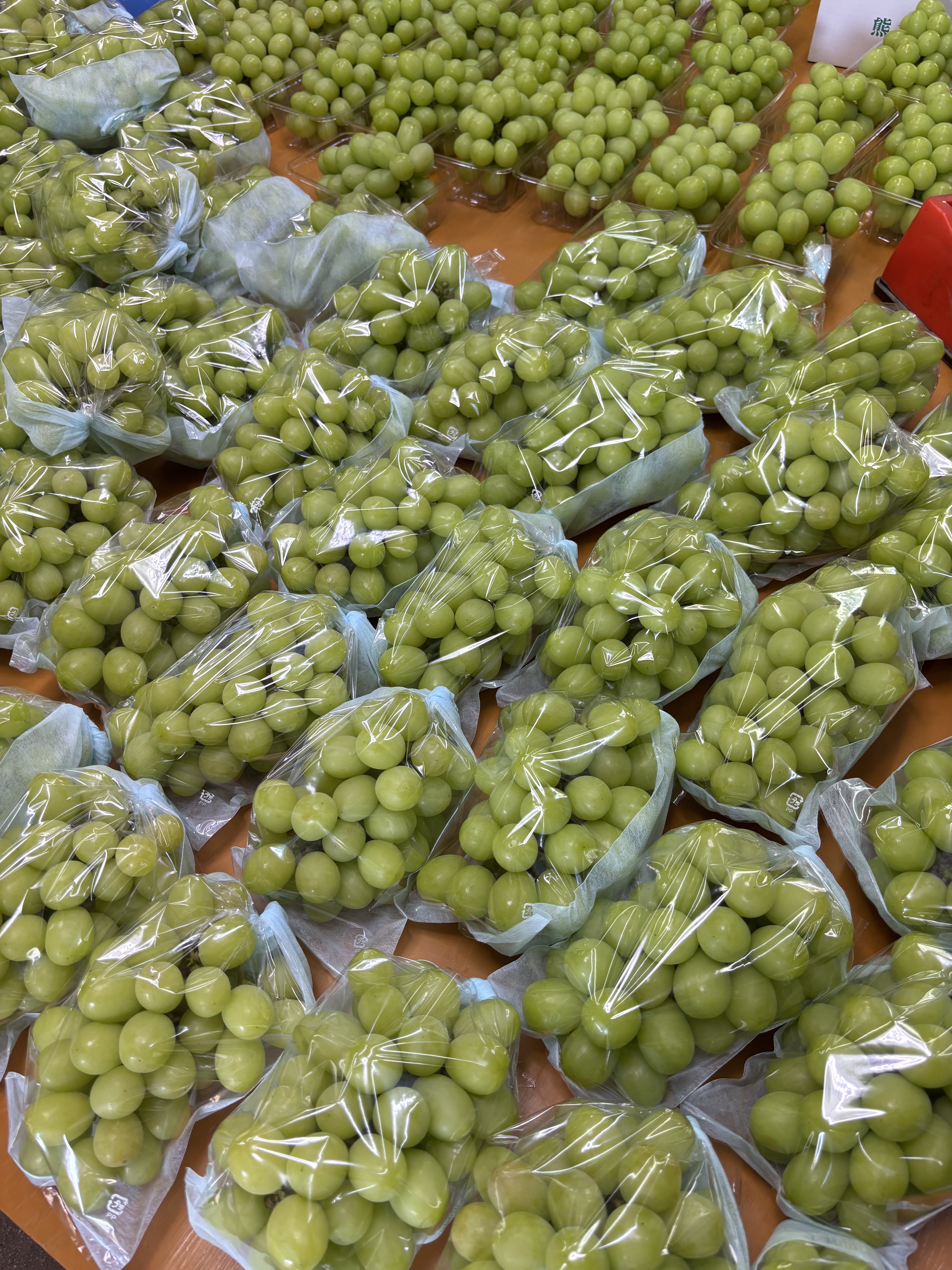 くまたん様　シャインマスカット2kg 兵庫 熊本県産 シャインマスカット 2kg（3〜4房）｜ぶどうの商品