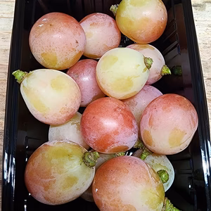 残り1個【訳あり】☆大粒！パック詰め★ご家庭用 自家農園の クインニーナ