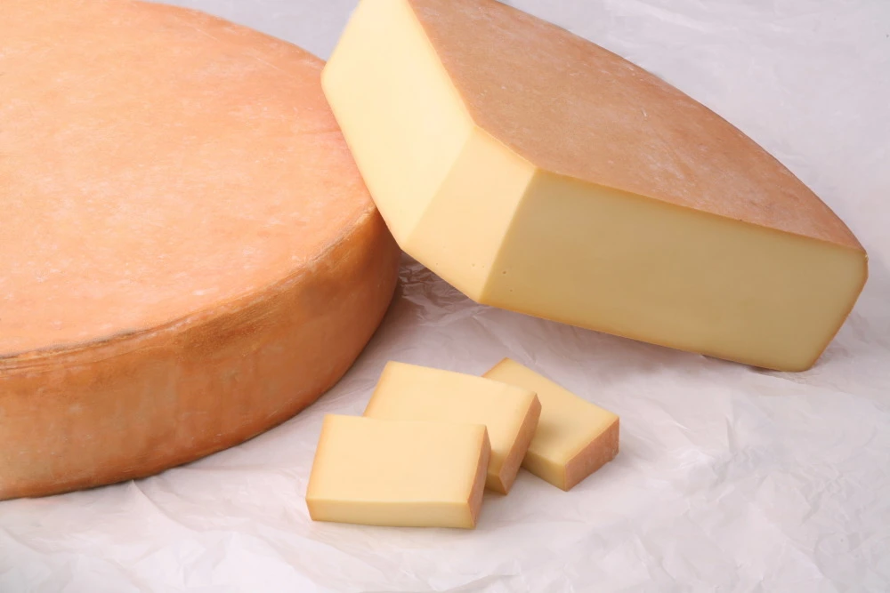 直径約60センチの大型のチーズ「レラ･へ･ミンタル」北海道よりお届けします！