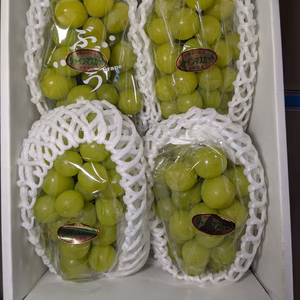 シャインマスカット4房