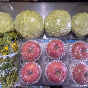 キャベツ、アスパラ菜、リンゴ