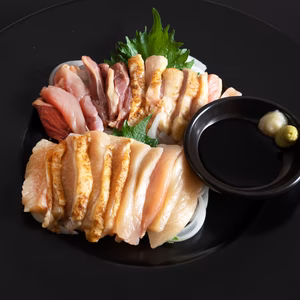 これぞ本場の鶏刺し！大摩桜 王道のモモ・ムネ160g×4P/さしみ醤油（冷凍