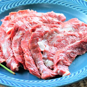 【只今10%オフ♪】ハラミ、赤身 計350g～濃い旨味とあっさり脂の自然派牛肉♪