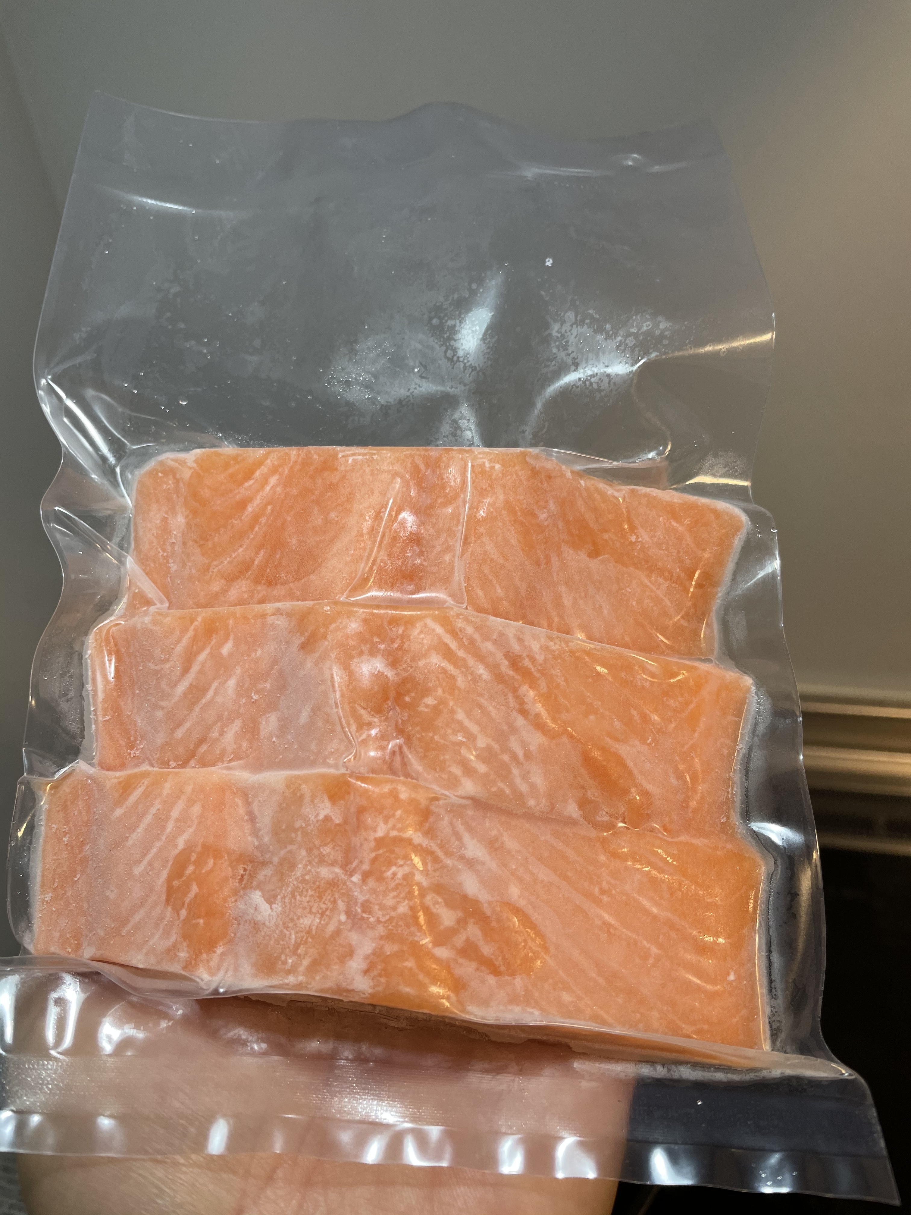 お刺身用 ｽｷﾝﾚｽ サーモン切り身 200g 2袋 農家漁師から産地直送の通販 ポケットマルシェ