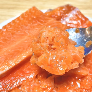 【青森サーモン】中落ち付き背骨（500g/袋）