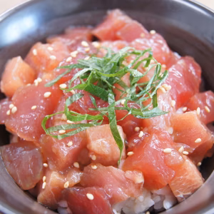 【青森県産天然本マグロ・青森サーモン】おつまみセット（100g×6）