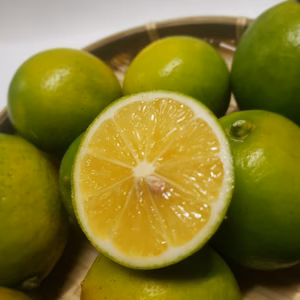 ゲリラセール！ 約1㌔　収穫後のワックス不使用　皮まで安心　グリーンレモン　