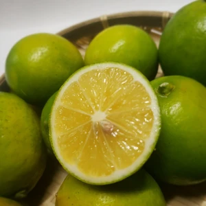 ゲリラセール！ 約３㌔　収穫後のワックス不使用　皮まで安心　グリーンレモン　