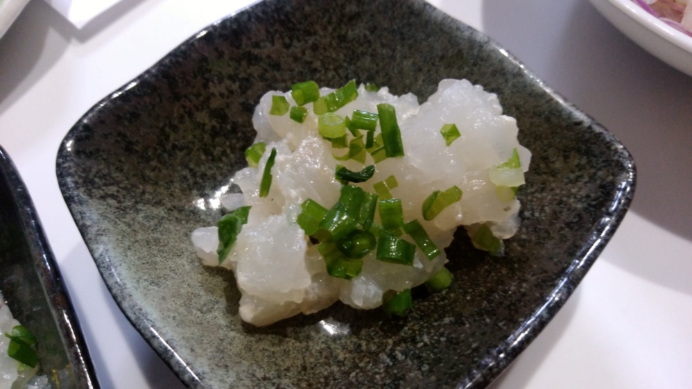 刺身用ひらめ柵身 エンガワ付きの皮なし半身 2 河内369式養殖 ヒラメ 農家漁師から産地直送の通販 ポケットマルシェ