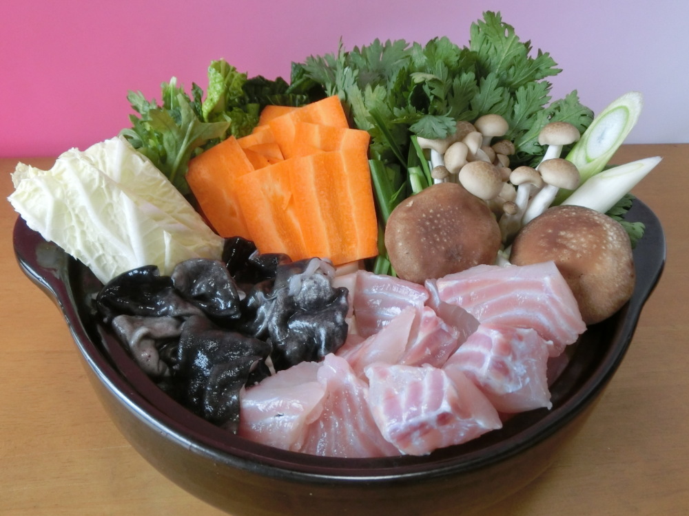 なまず鍋セット(6人前) なまず切身500g×2袋、つみれ400g×1袋、みそ200g×1袋