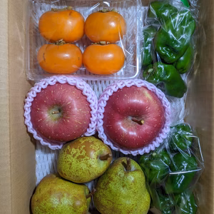 柿とりんごと洋梨とピーマン