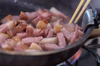 ウデモモ挽肉と手切りウデベーコン〖放牧豚・デュロック純粋種〗