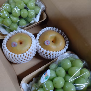 ☆ﾟ.*･｡呉羽梨 (幸水2個入り)+ぶどう2房　幸せいっぱい。