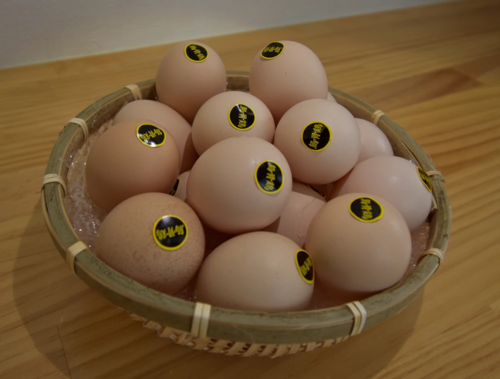 のびのび平飼い　烏骨鶏のたまご
