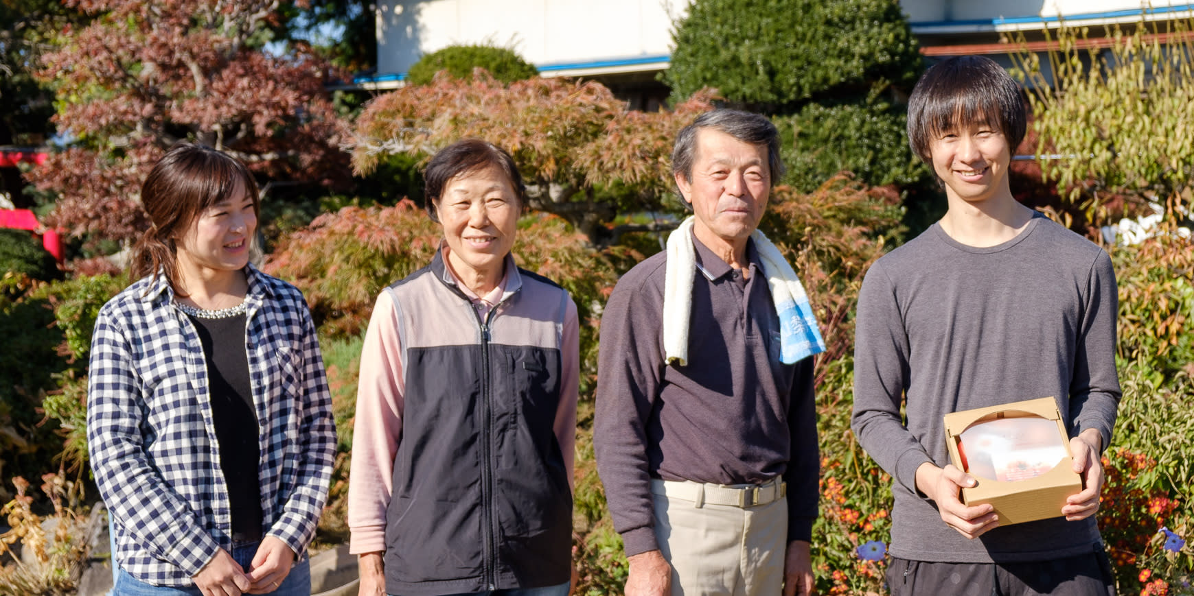 甘いだけじゃもの足らん トマト名人の水耕栽培ハウスに潜入成功 あの味の秘密を探ってきた 農家漁師から産地直送の通販 ポケットマルシェ