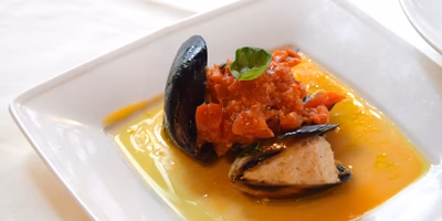 【シェフ直伝・簡単レシピ】ムール貝の旨味を引き出すのは鶏ひき肉？イタリアンな絶品・家庭料理