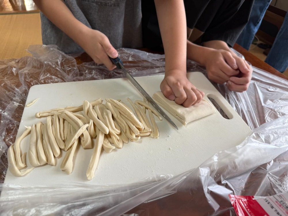 厚真産の小麦でこども食堂体験
