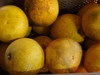 無農薬自然栽培の完熟晩白柚(外皮に傷ありますが中身に影響なし)とおまけ付き。