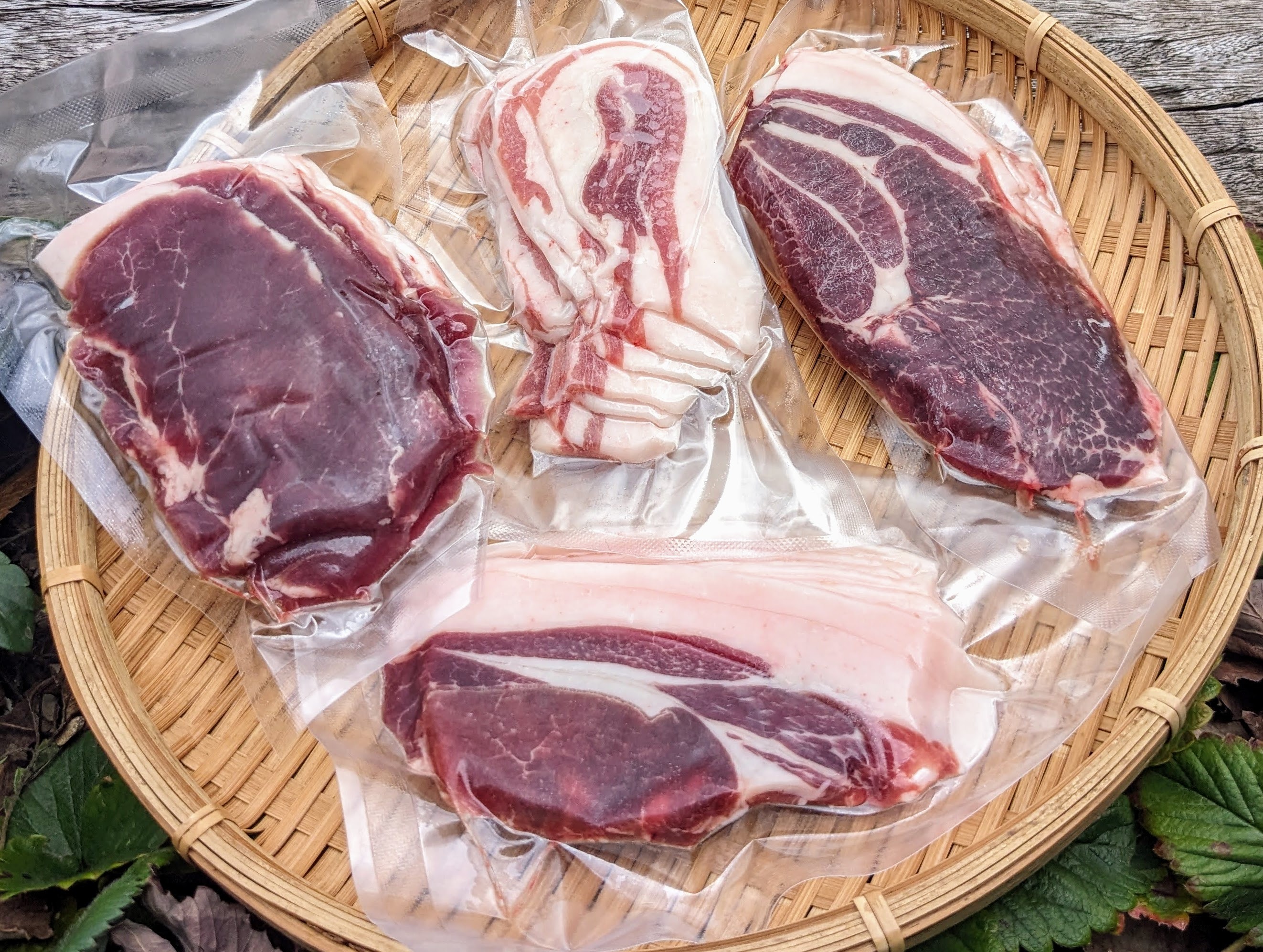 猪肉⭐︎メス猪限定‼️特上ロース・400g前後⭐︎真空の冷凍猪肉パックです‼️ 猪肉⭐︎メス猪限定‼️特上ロース・400g前後⭐︎真空の冷凍猪肉