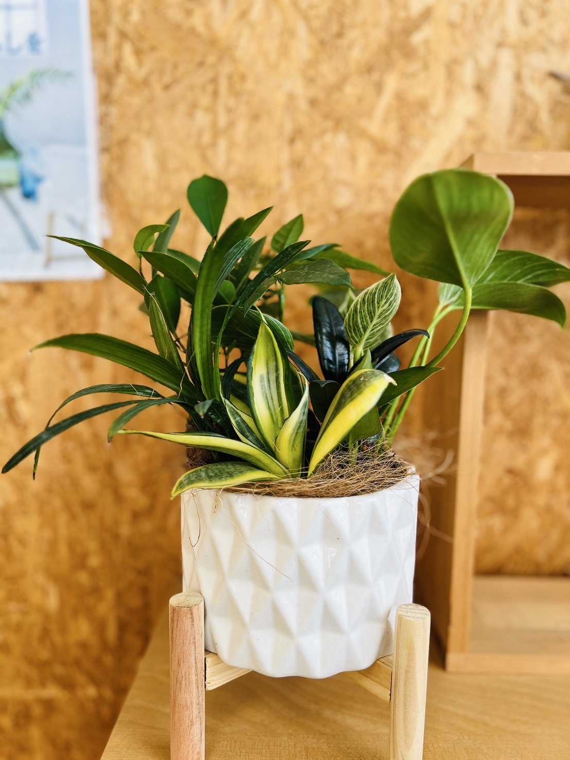 ホワイト 花瓶 穴あきデザイン 受け皿付き ホワイト 花瓶 穴あきデザイン 受け皿付き ホワイト 花瓶 穴あき