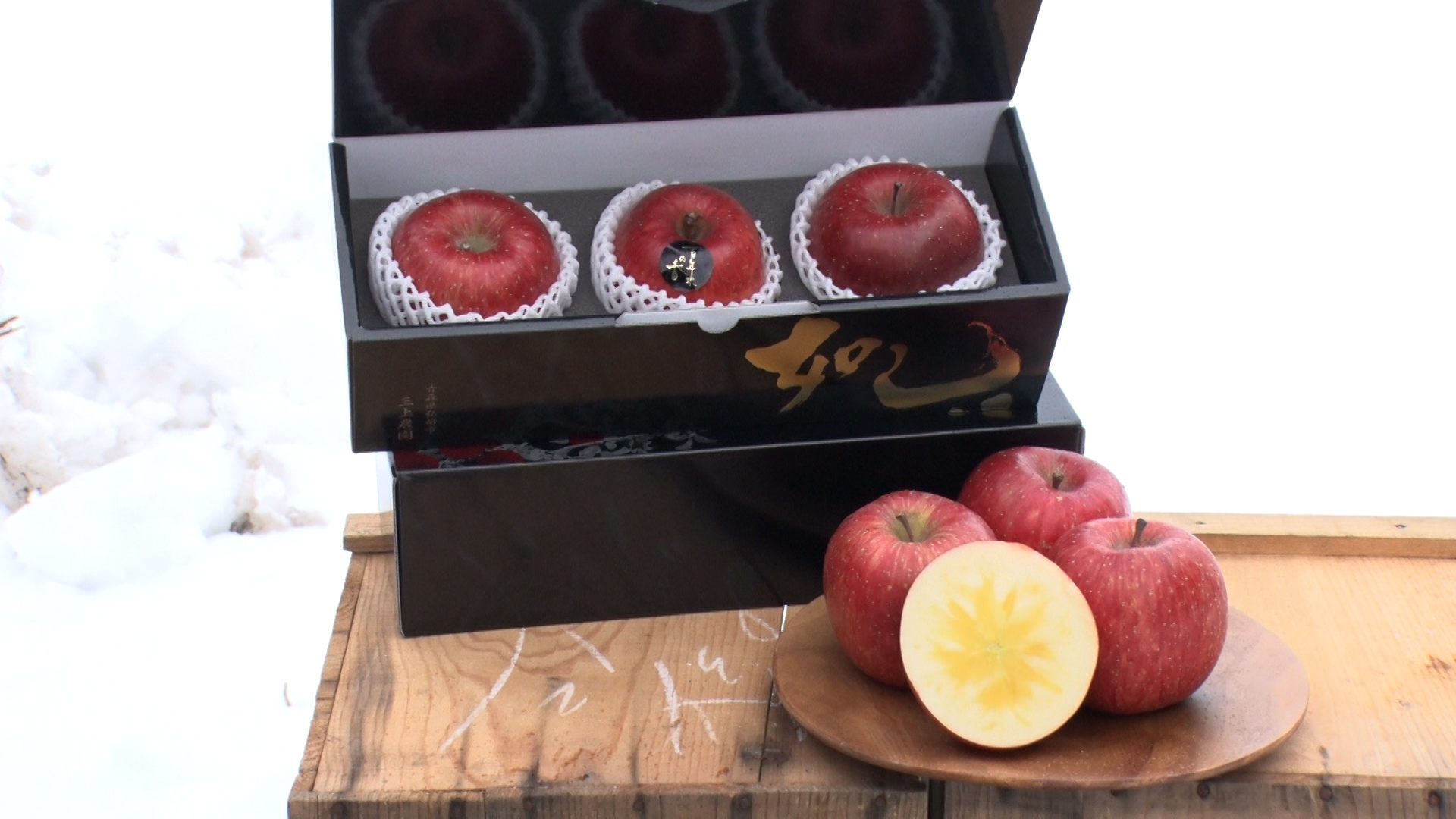 林檎 世界のシンガポールセレブ御用達】百年樹齢林檎贈答用3個【100セット