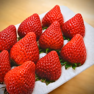 今話題のいちご「あまりん」特大サイズ