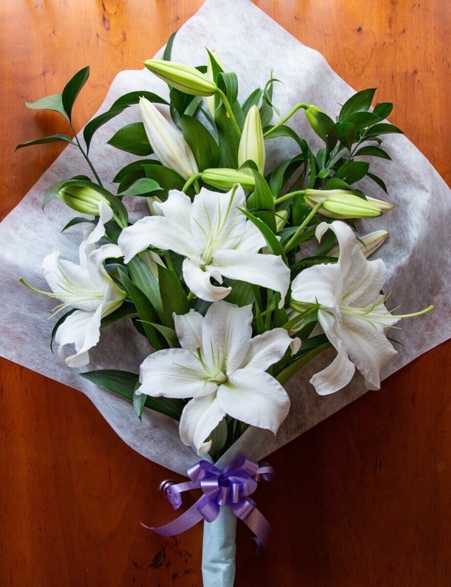 女王の名にふさわしい風格と気品 カサブランカ ギフトセット 送料込 農家漁師から産地直送の通販 ポケットマルシェ