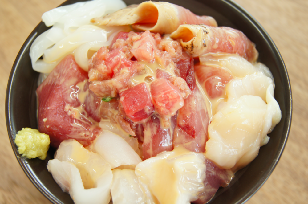 マグロ丼に 晩酌に バカ正直にうまいもんを追求しました 漁師の渾身の逸品たち 農家漁師から産地直送の通販 ポケットマルシェ