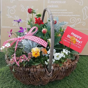 プレゼントに！お花たっぷりバスケットLサイズ[35センチ程度]